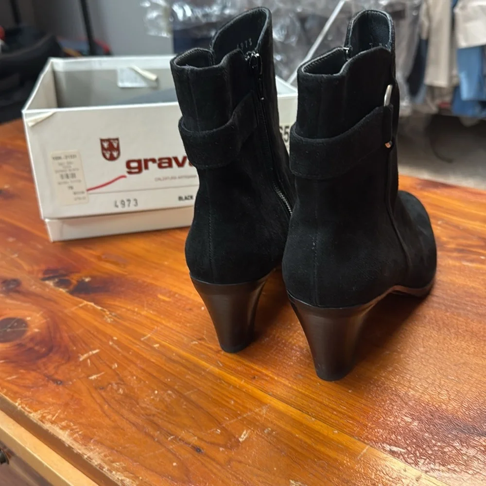 Boots - Picture 3 of 5